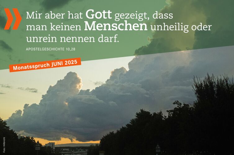 Montasspruch Juni 2025 Mir aber hat Gott gezeigt, dass man keinen Menschen unheilig oder unrein nennen darf. Apostelgeschichte 10,28 Foto (Wolken überm Wald): Daniela Hillbricht