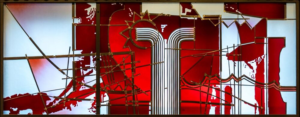 Rotes Fenster im Paul-Schneider-Haus