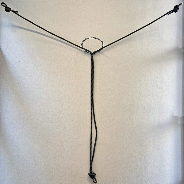 Detailansicht des Kreuzigungskunstwerks von Jan Masa im Haus der Kirchen Hochdahl